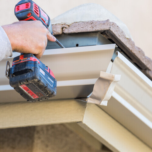 worker installing gutters
